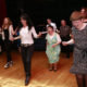 Powerband Tirol - Menschen mit Beeinträchtigung tanzen in einem Saal